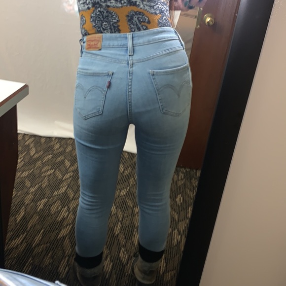 High rise button fly light wash crop Levi’s jeans Sz 27 like new ultra stretchy - Picture 9 of 17